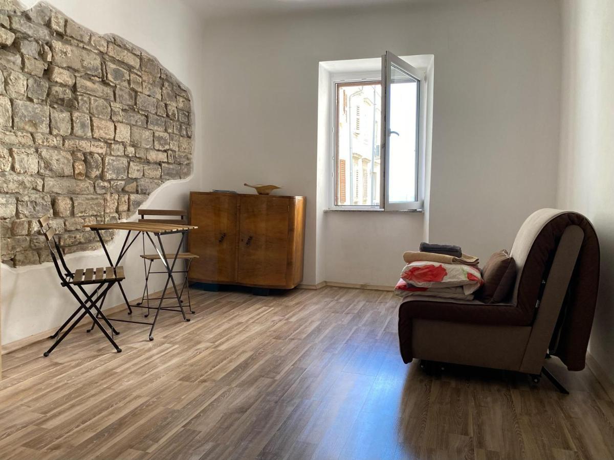 Apartma Reginamare Vela *